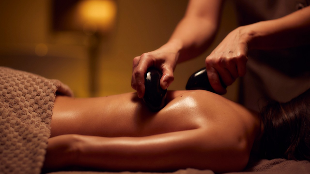 Manfaat Hot Stone Massage Spa untuk Mengatasi Pegal & Ketegangan Otot